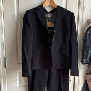 Tahari Elegant Black Women’s Suit